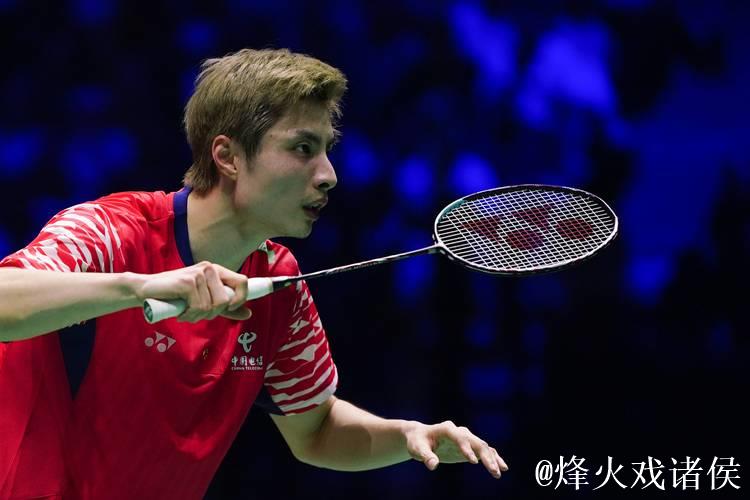 世界羽联总决赛：石宇奇两局完胜昆拉武特晋级决赛