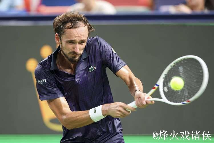 林德克内希2-1力克梅德韦杰夫 首次闯入大师赛决赛 林德克内希2-1力克梅德韦杰夫 首次闯入大师赛决赛